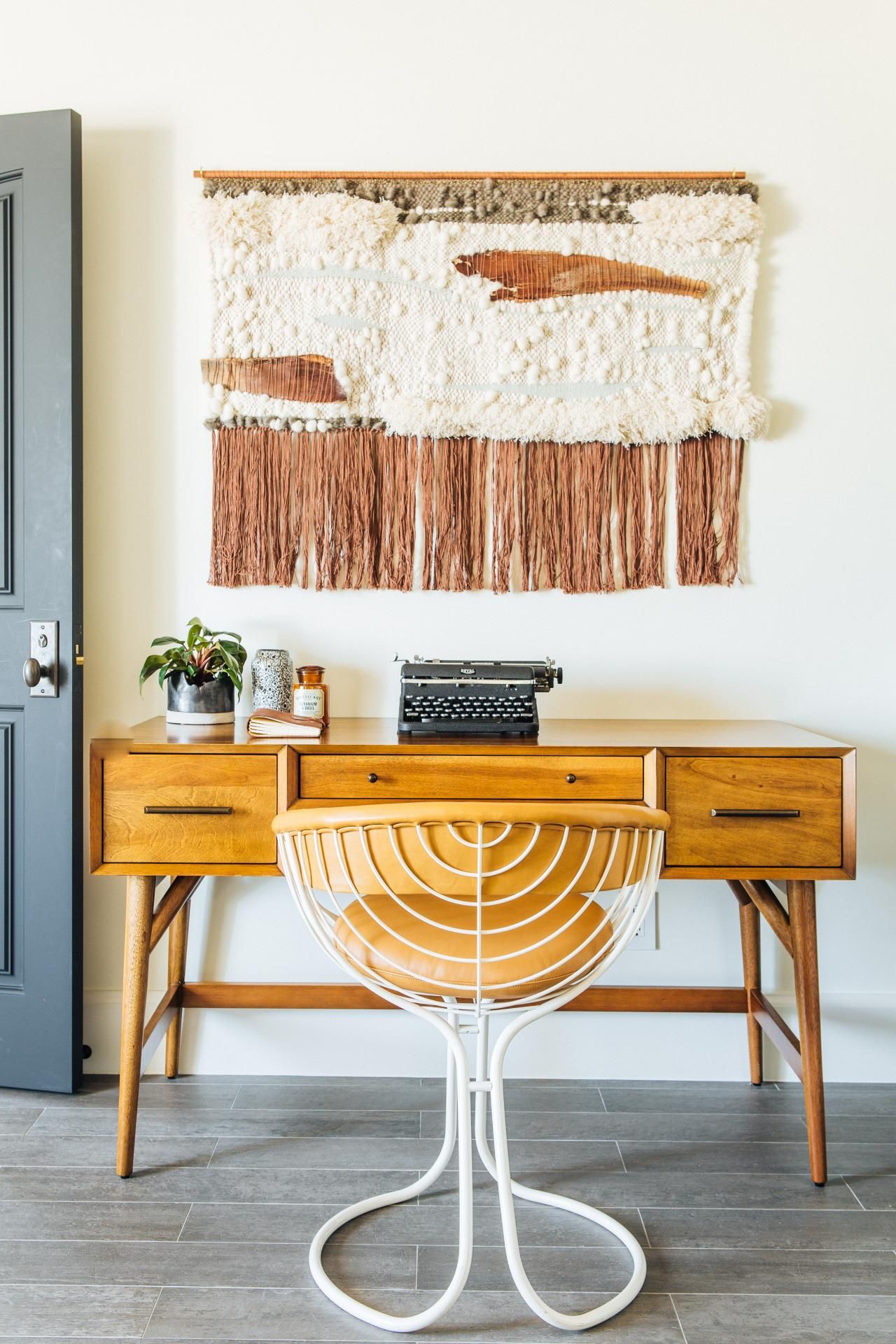 22 Wall Decor Ideas to Take to The Office