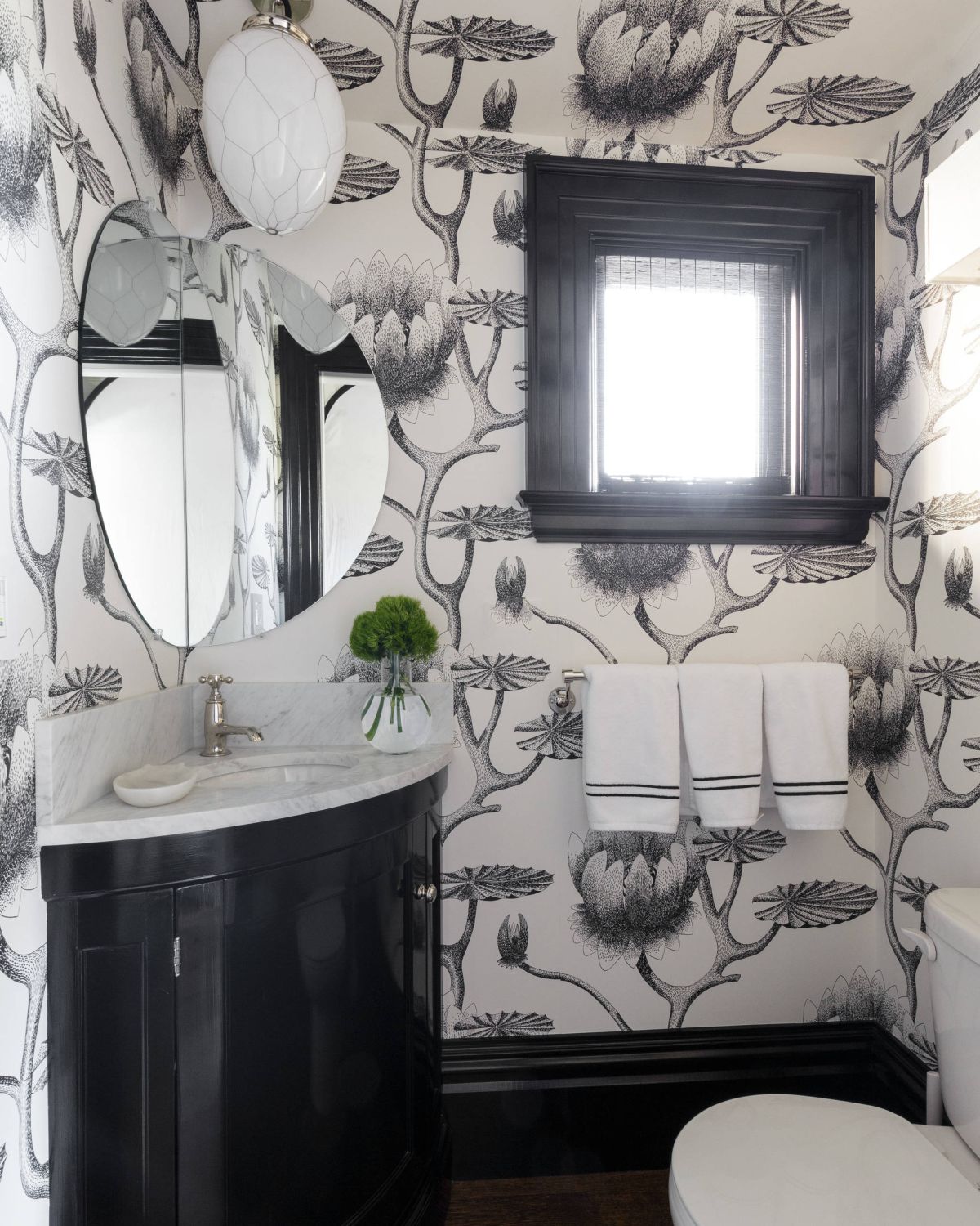 Rustic-makeover-corner-vanity-875x1024 Идеи угловых туалетных столиков, которые преобразят пространство вашей ванной комнаты