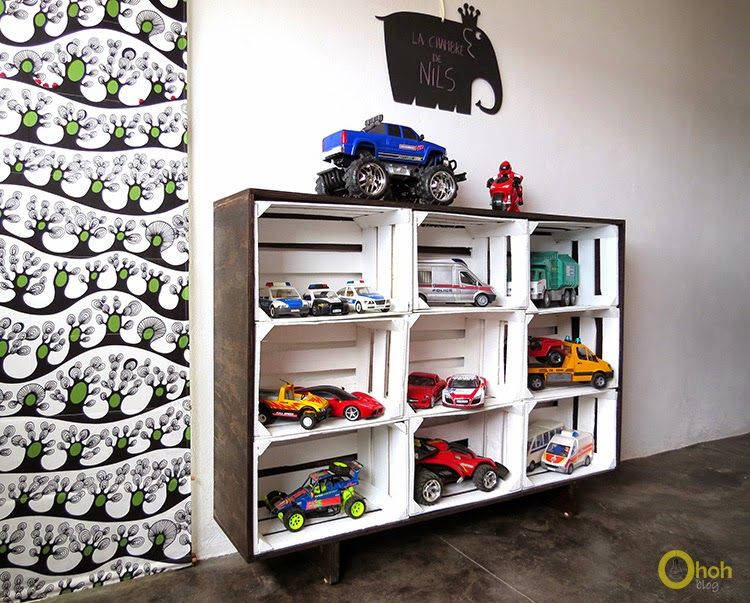 Storage crates to display cars collection