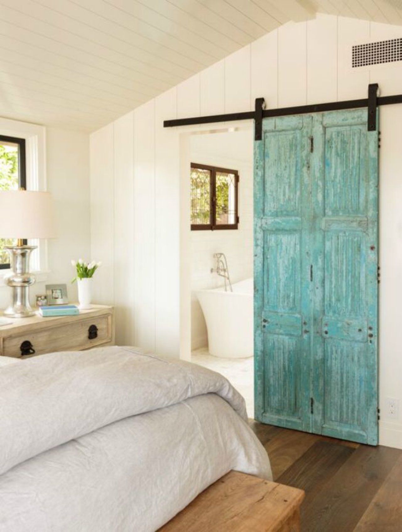 Beach bedroom blue door