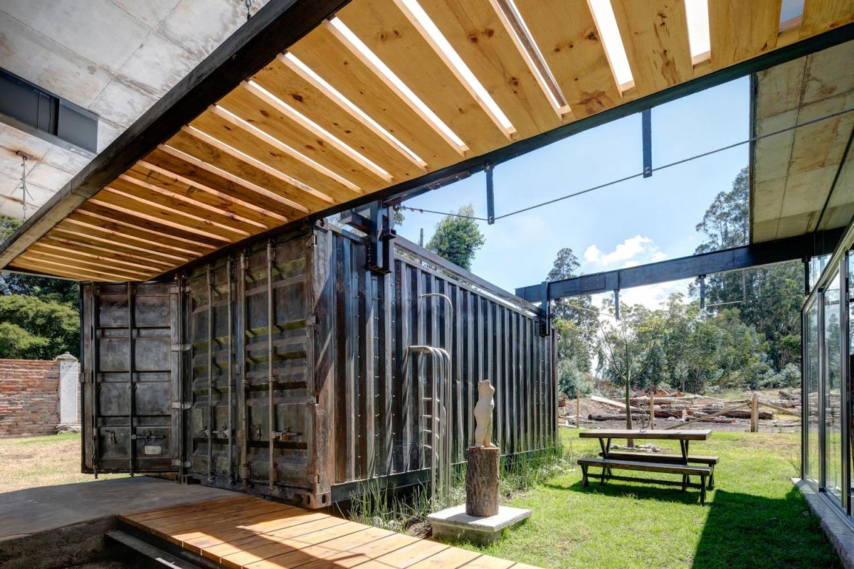 Repurposed containers home by daniel moreno flores