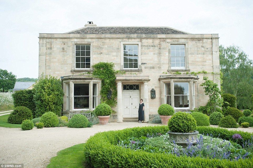 Beautiful Georgian Style Homes Gravel Drive