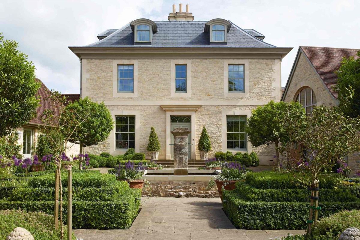 Beautiful Georgian Style Homes fence