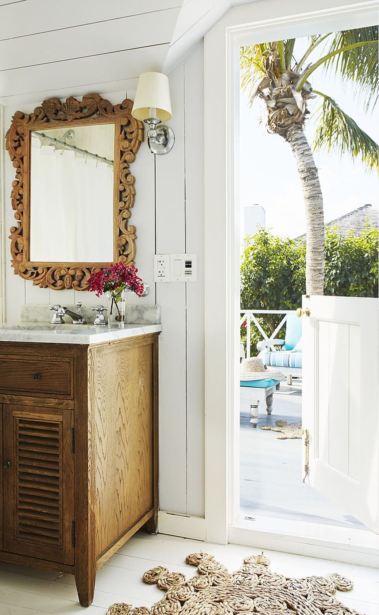 White bathroom beadboard design