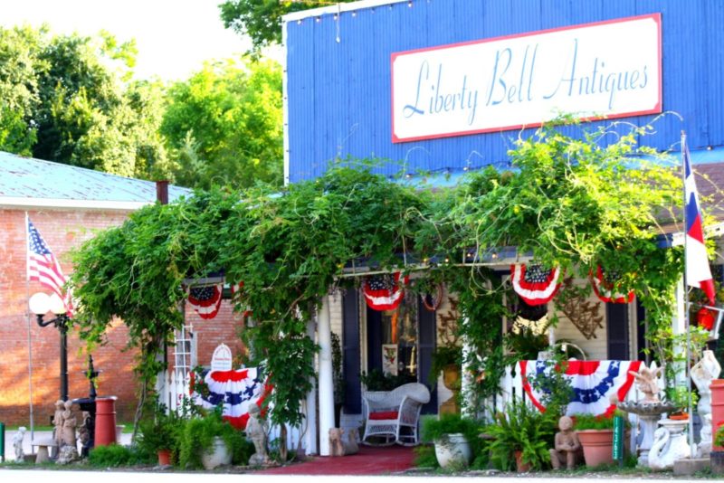 Patriotic Porch Decor Ideas For The 4th of July – Last Minute Crafts