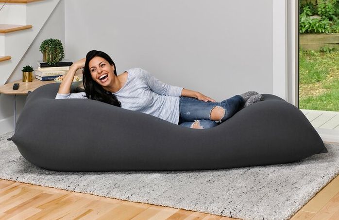 Inflatable polyester pouf with removable lining