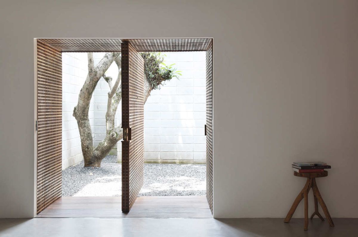 House in Guatemala with large pivot door by Paz Arquitectura