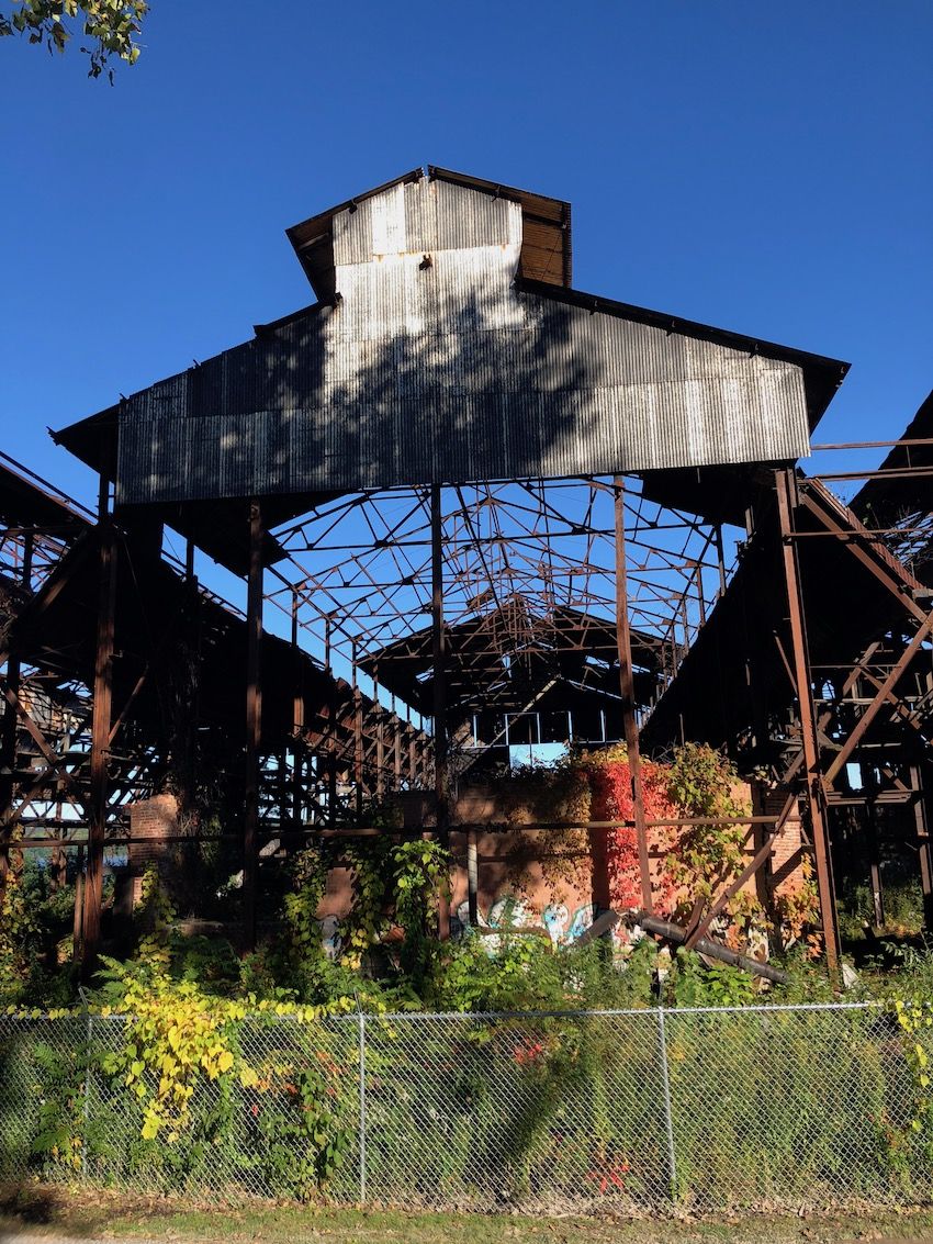 Next to the fairground is the old brickyard structure from the area's production heyday.