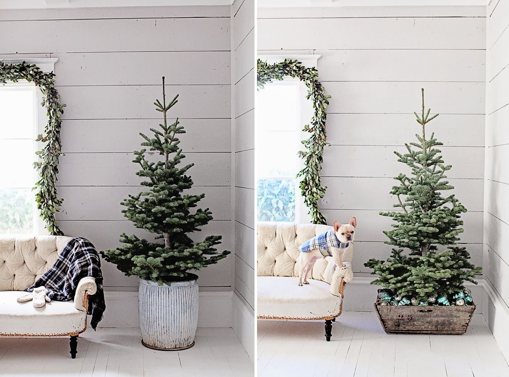 Recycle old baskets and turn them into christmas stand