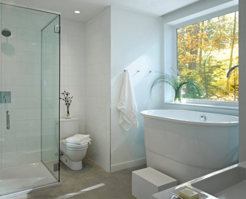 25 White Bathroom Design Ideas That Are Effortlessly Beautiful