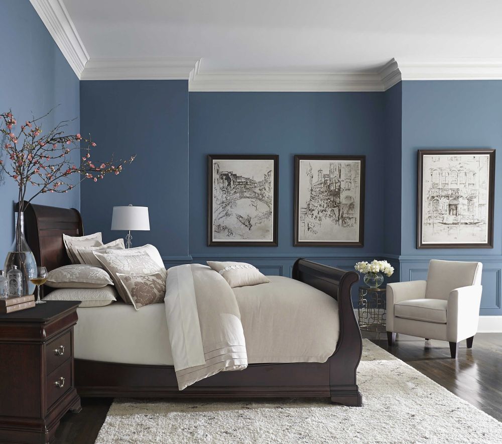 A Blue Bedroom Fit for a Teenager