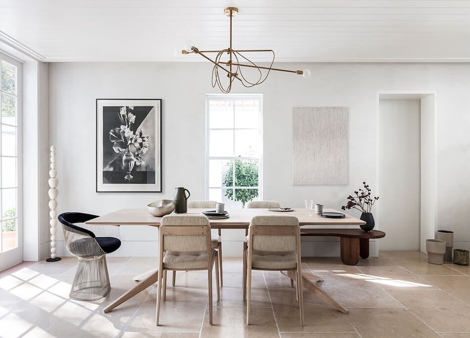 Dining room desigh with brass accents