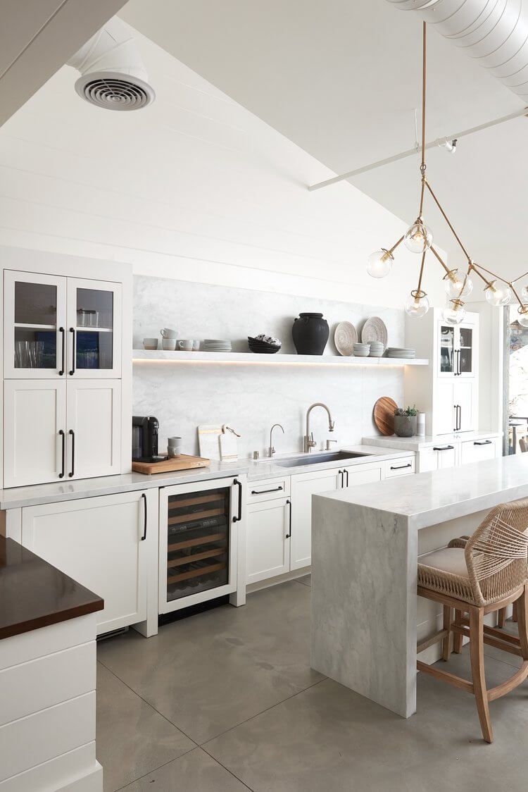 Minimalist yellow kitchen decor