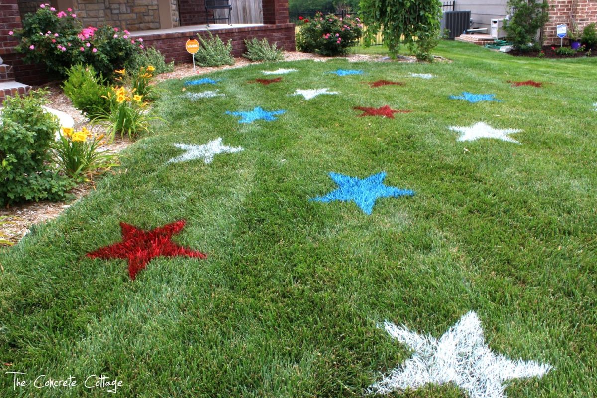 COvered porch decorated for 4th of July