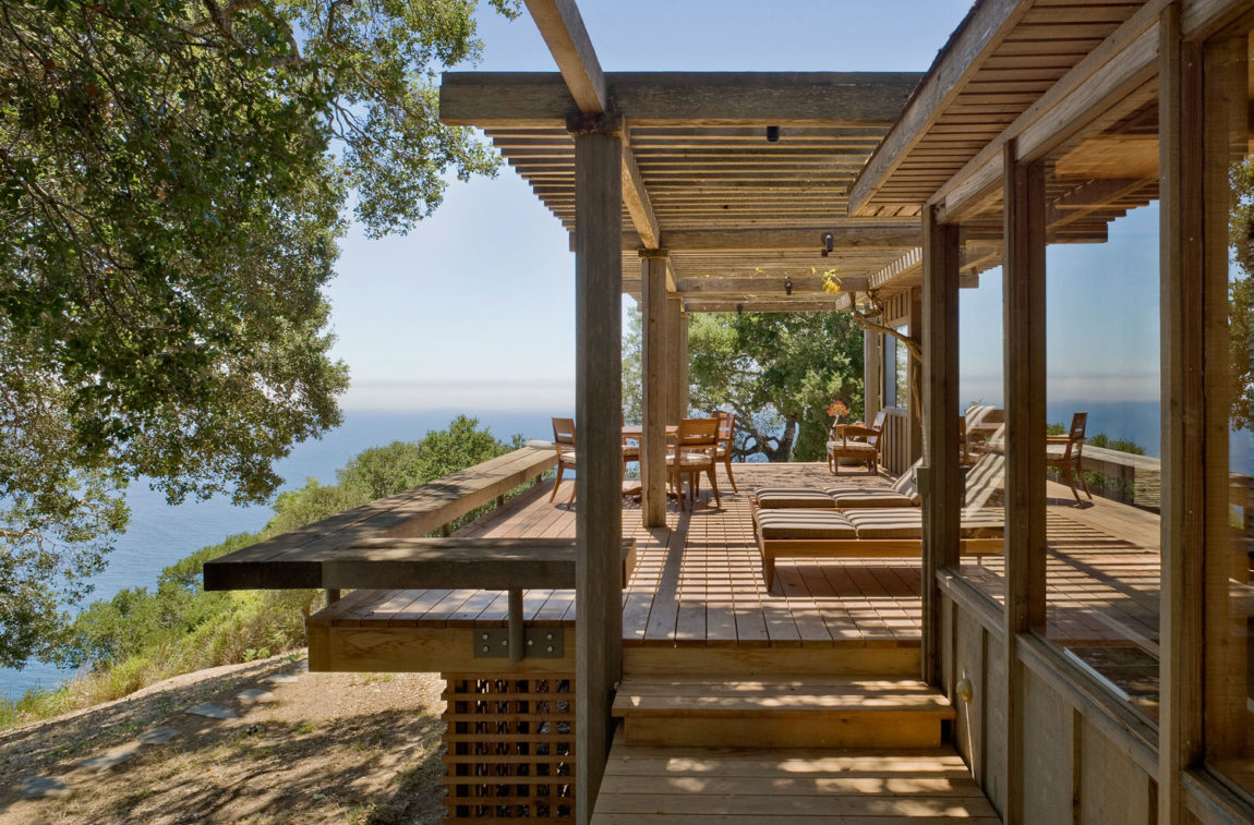 Big Sur Cabin by Studio Schicketanz PErgola