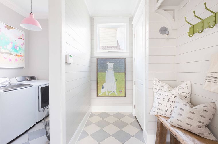 Eclectic farmhouse mudroom decor