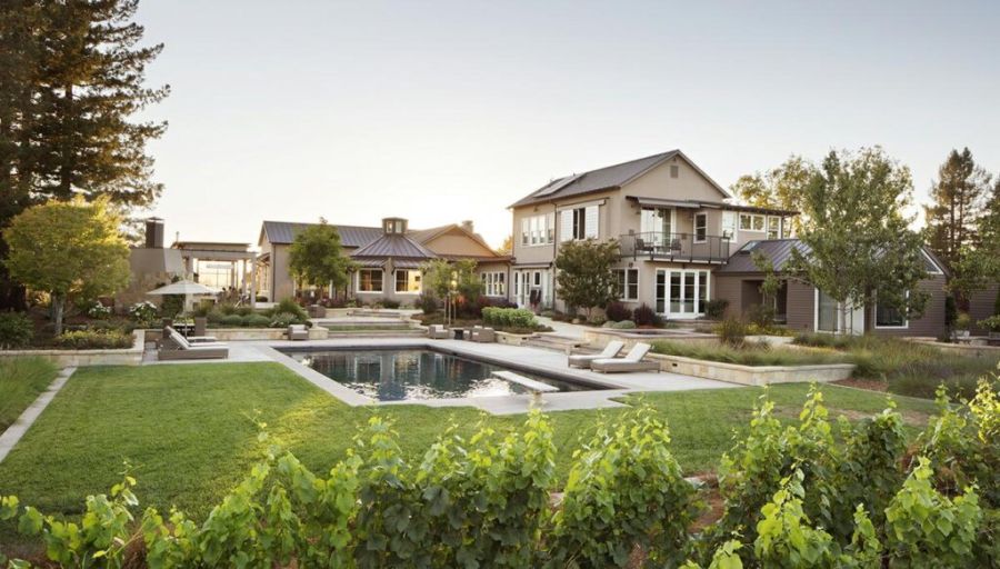 A minimalist pool house on Shelter Island