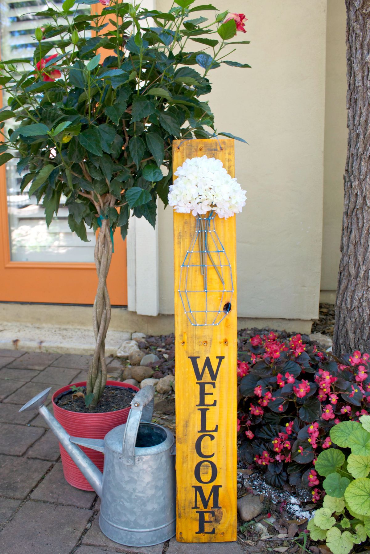 Pallet for garage tools storage