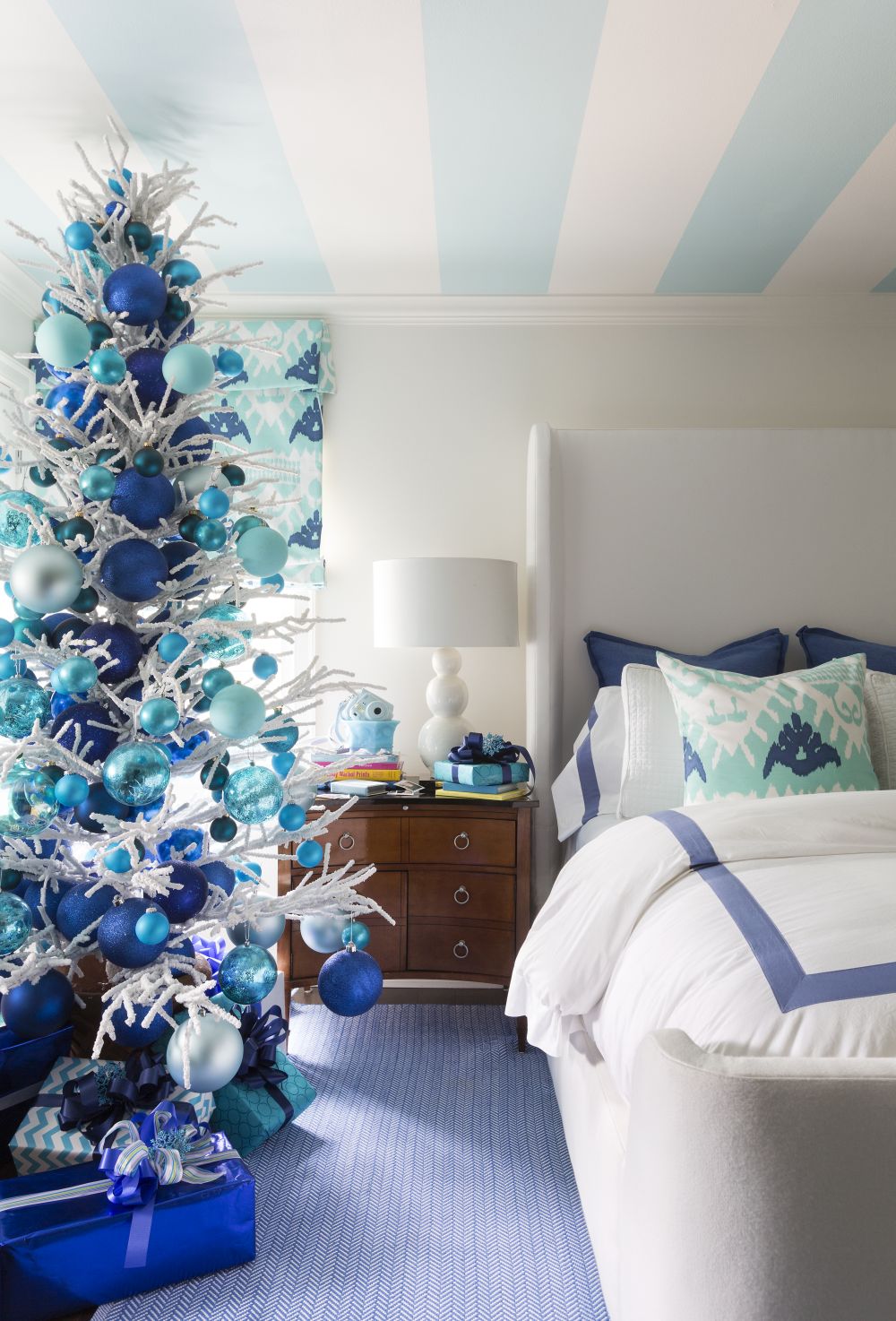 Bedroom with turquoise christmas tree