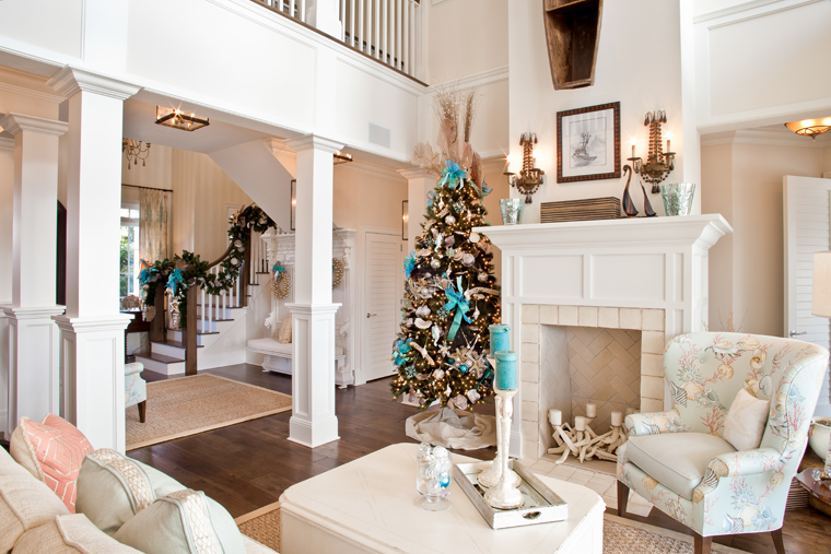 Simple white living room with touch of green through Christmas tree