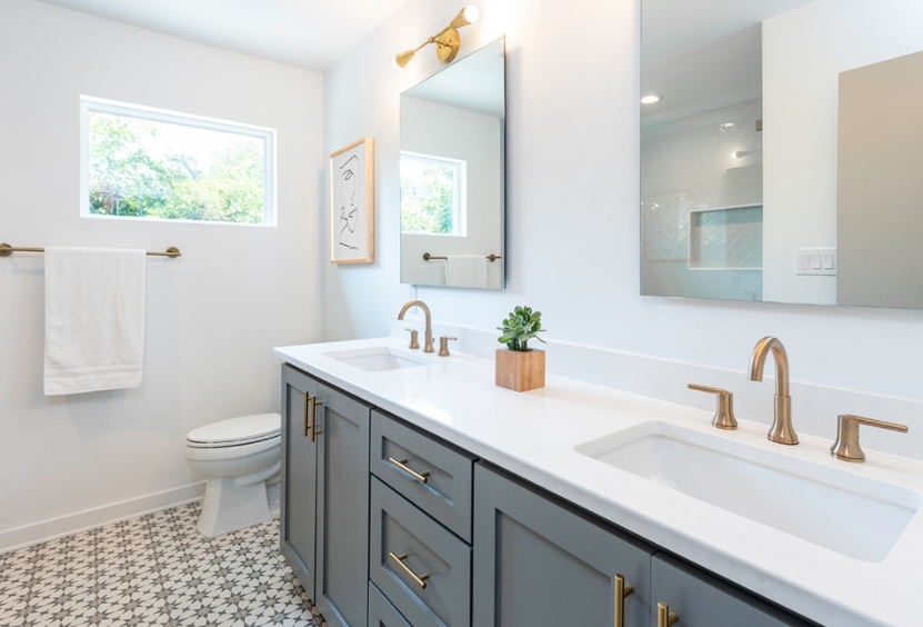 Double-Sink Bathroom Setup