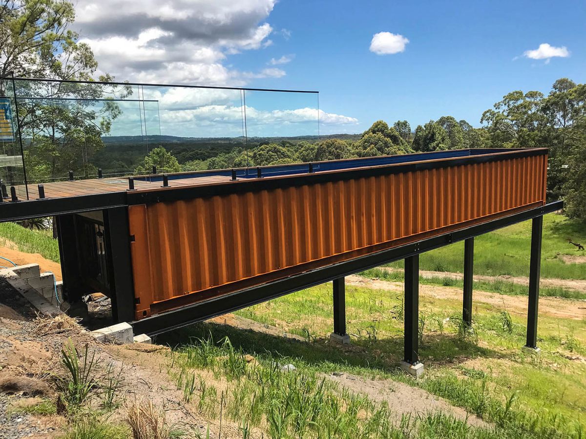 Noosa Verrierdale House with swimmiing pool by Gibson Building