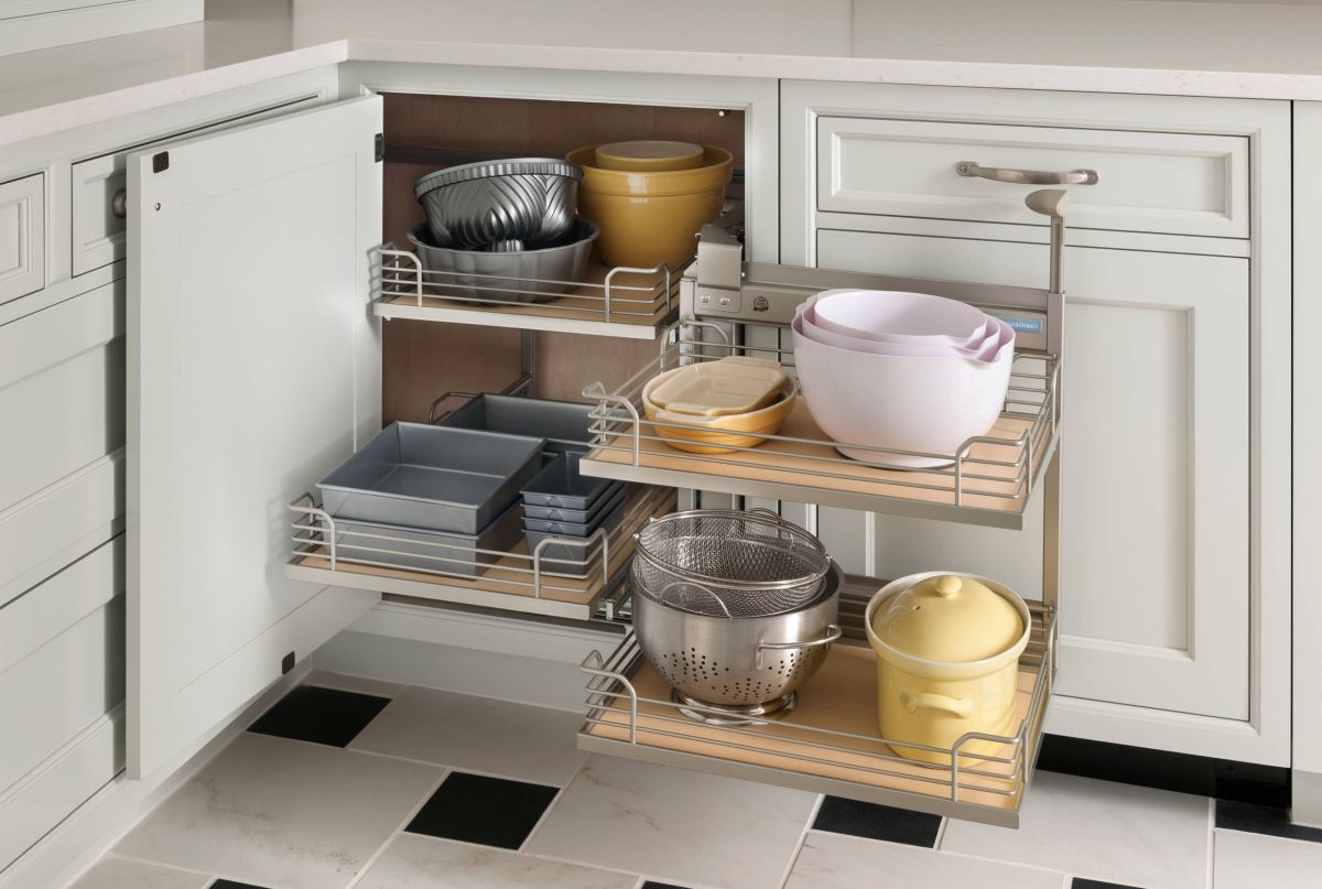 https://cdn.homedit.com/wp-content/uploads/2020/06/Pull-out-corner-cabinet-shelves.jpg