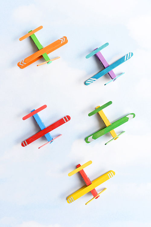 https://cdn.homedit.com/wp-content/uploads/2020/08/Clothespin-Airplanes.jpg