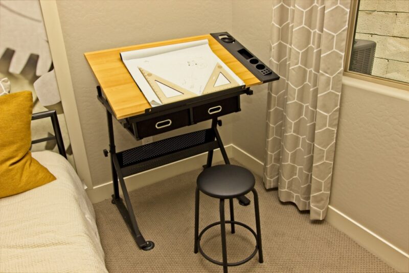 The 10 Best Drafting Table Options For Modern-Day Users