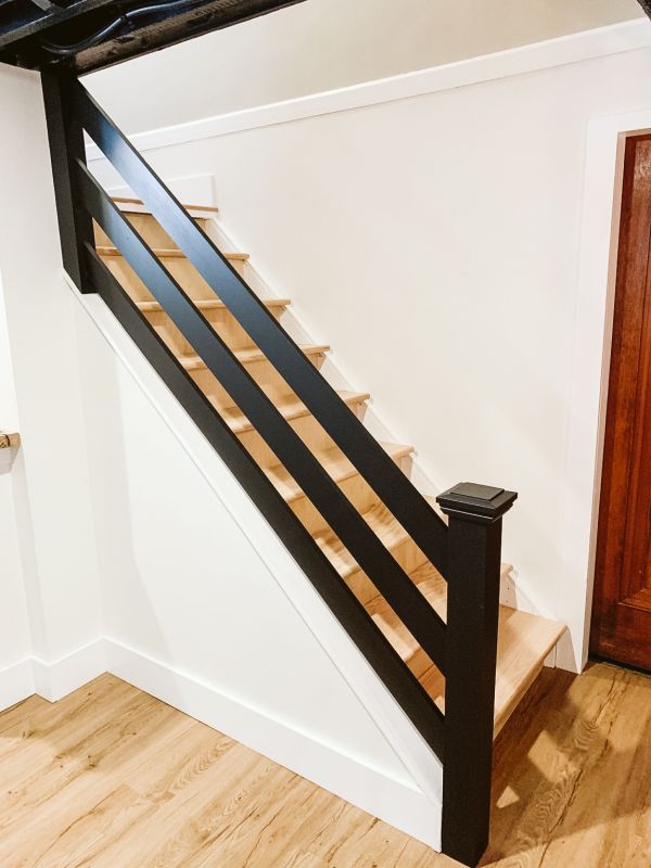 MODERN HORIZONTAL RAILING