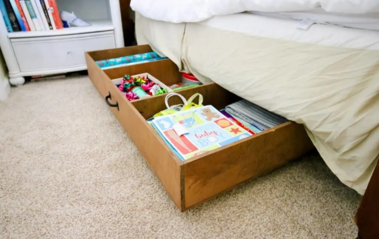 DIY Pallet Craft Paper Storage Shelving