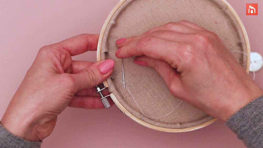 Embroidery hoop clock Step 1 52