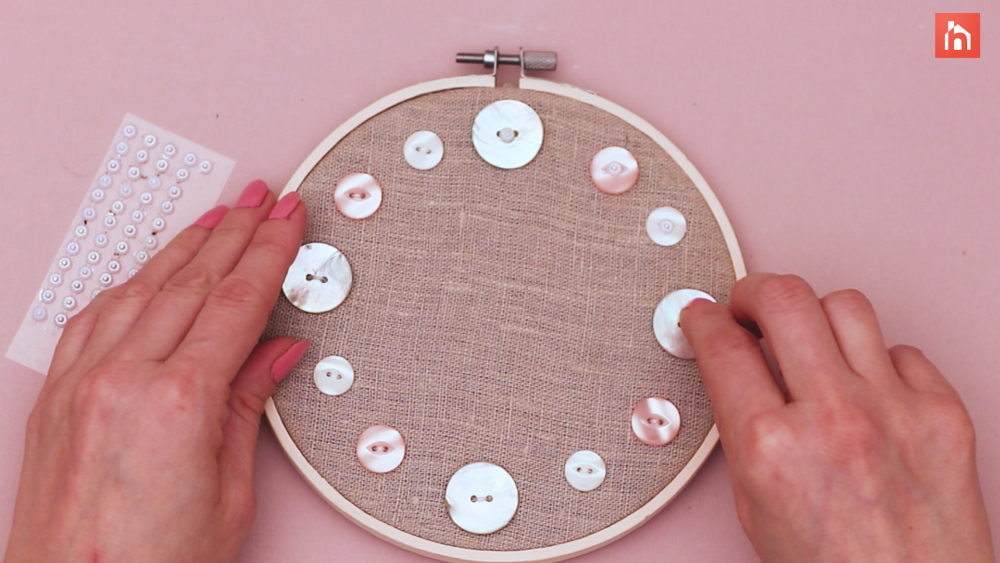 Embroidery hoop clock Step 1 42