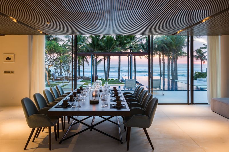 Tropical Beachfront Villa dining