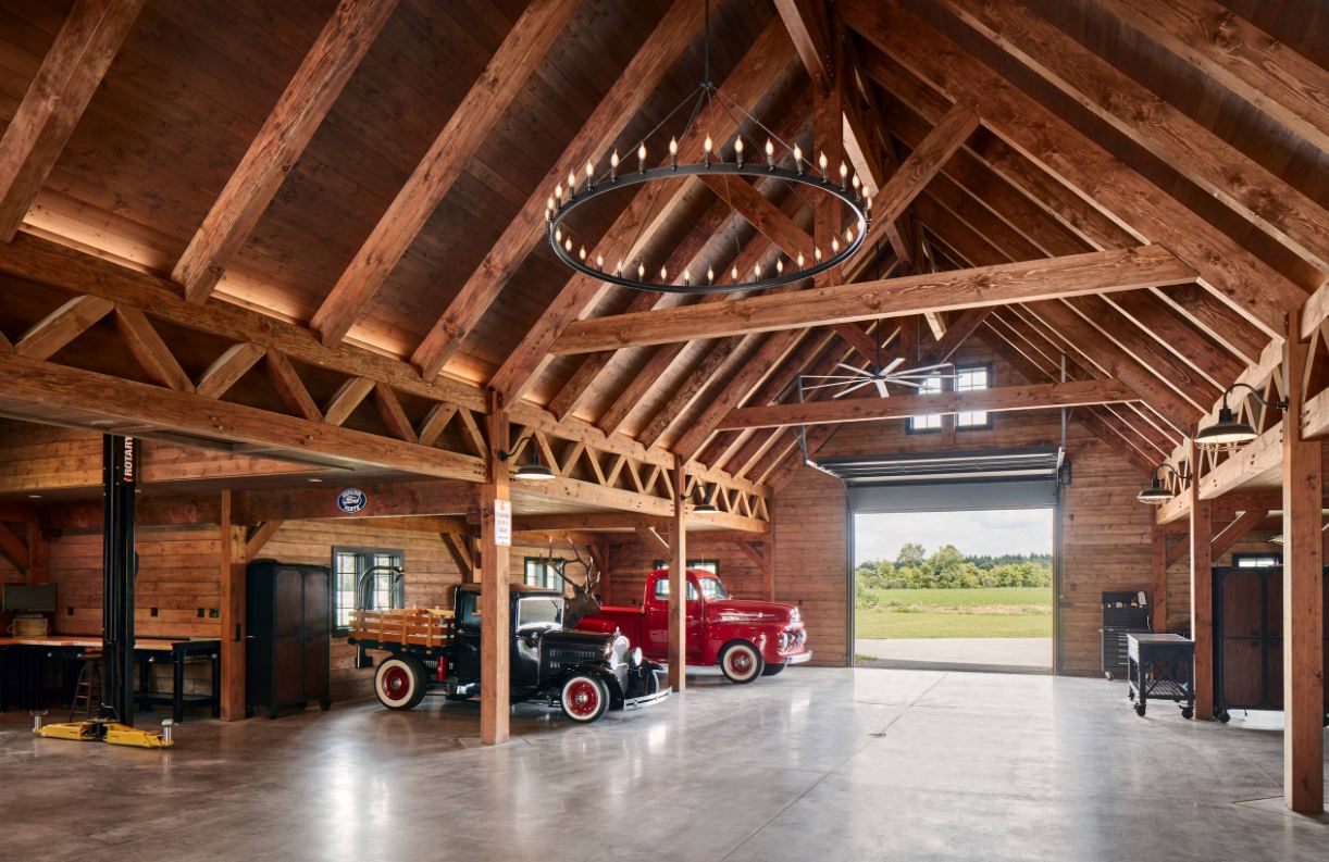 Garage interior large 1024x665