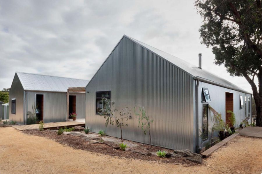 Beautiful Houses That Give Metal Siding A Fair Chance To Look Spectacular   Modern Home Corrugated Metal Siding 