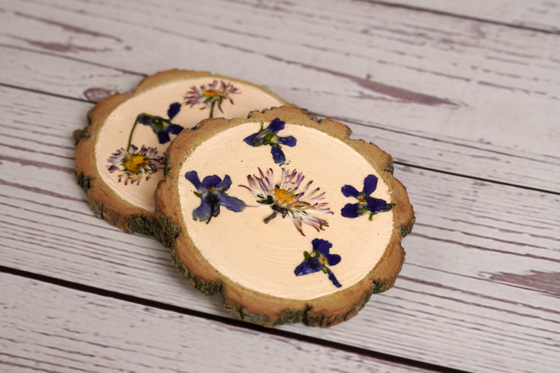 Pressed flowers coaster