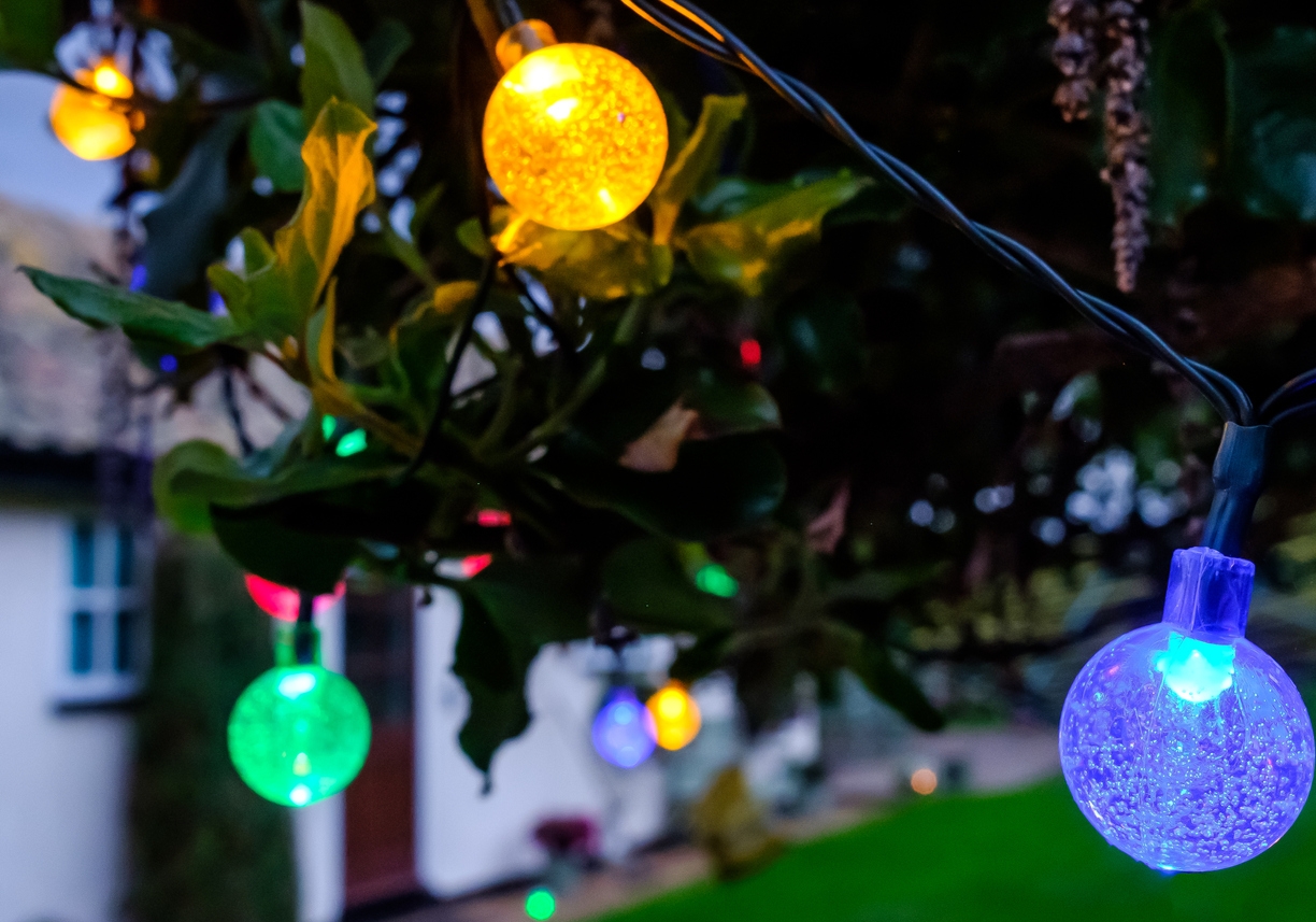 LED Christmas Light Vs. Incandescent