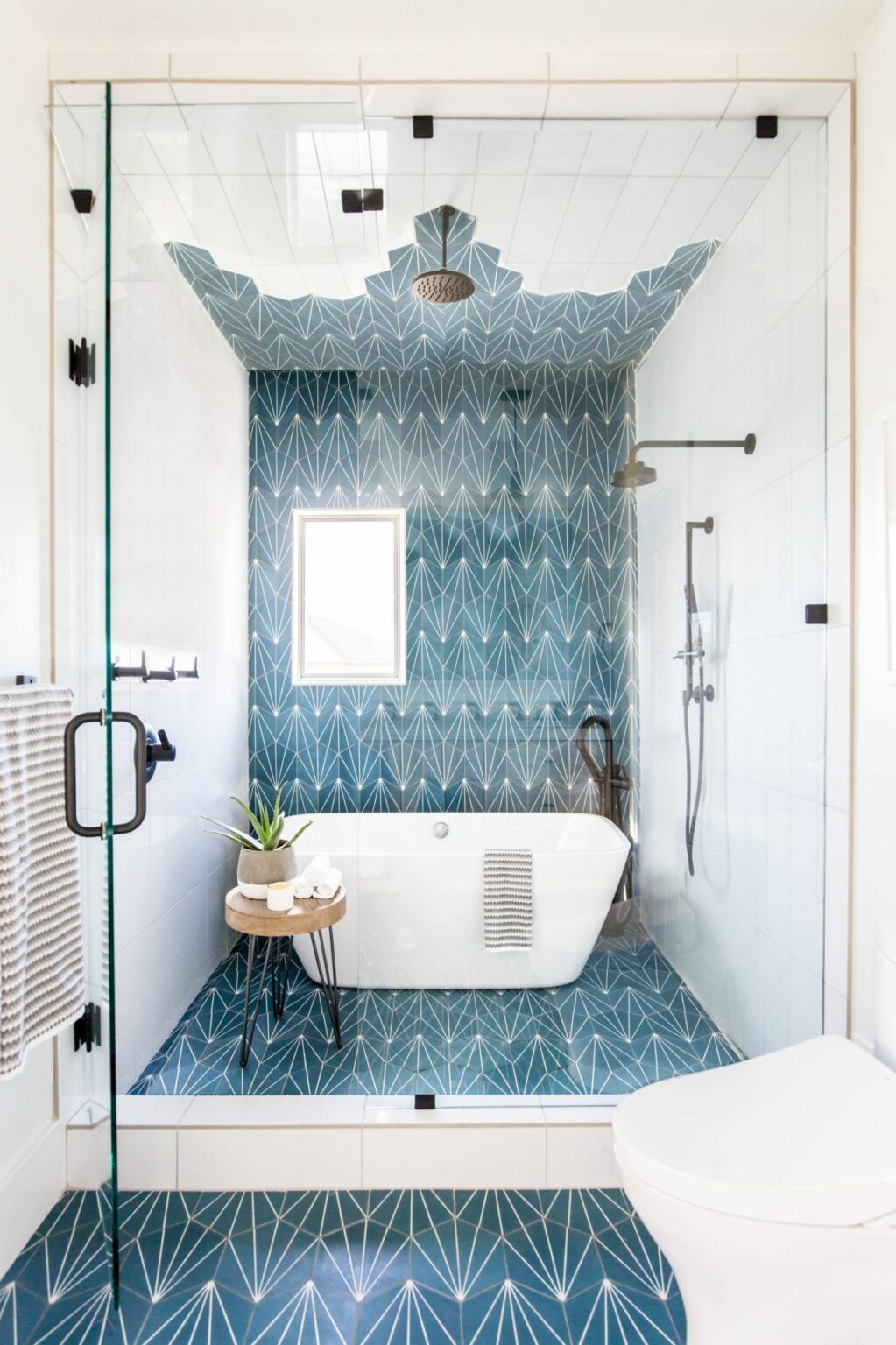 Narrow Small Bathroom Layout Ideas for More Function and Style Too