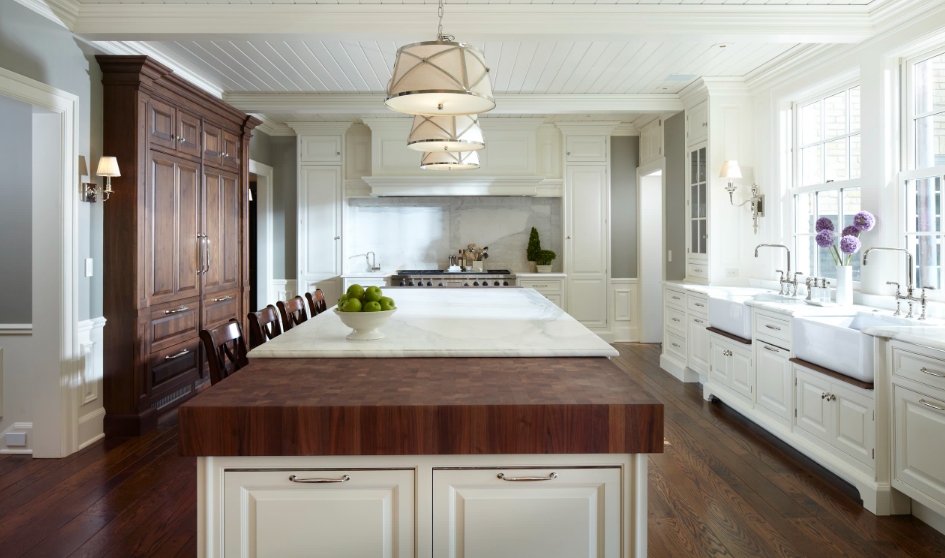 Classic Kitchen With White Cabinets 