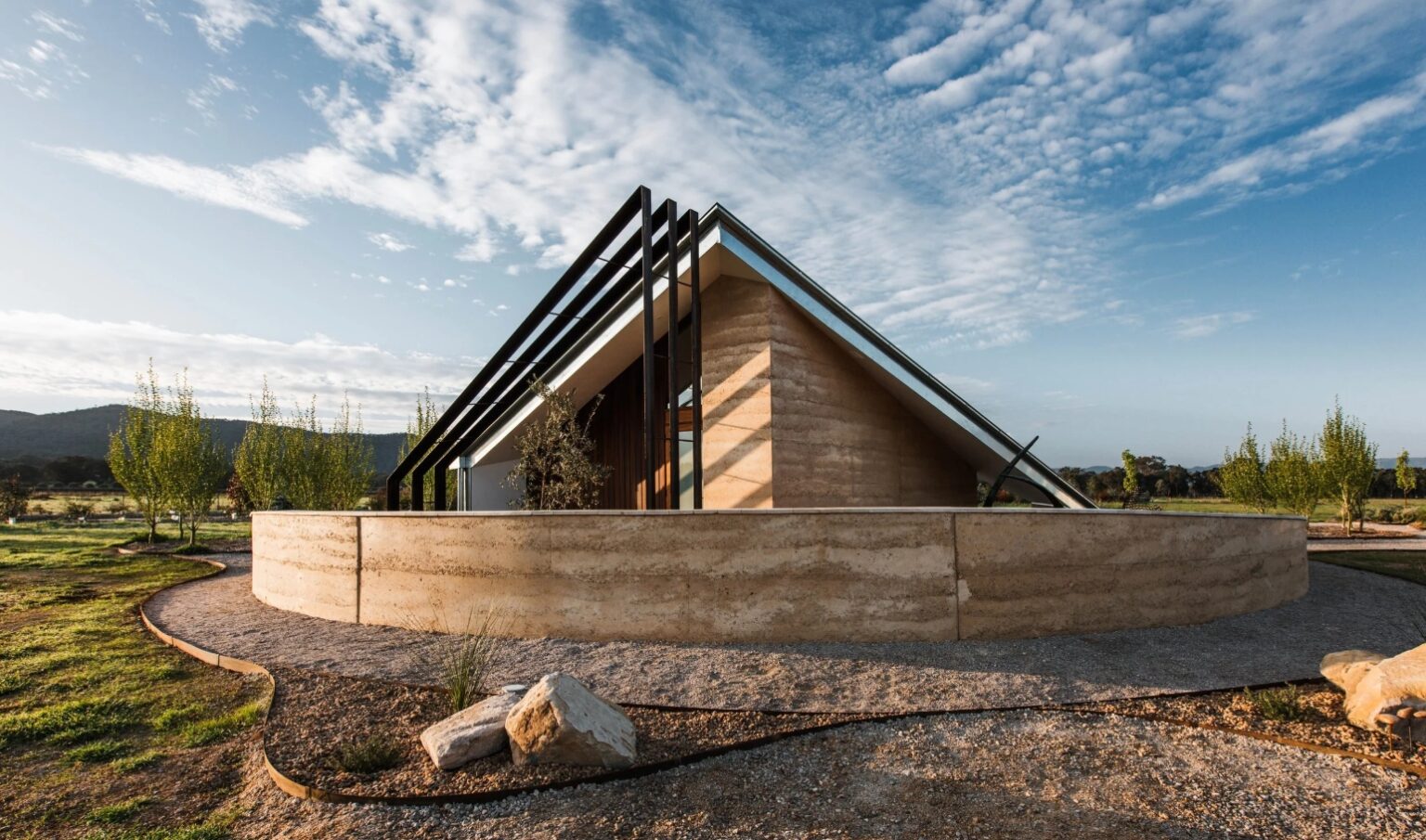 Off-Grid Design Meets Rural Character: Kavillo Studios in Mudgee