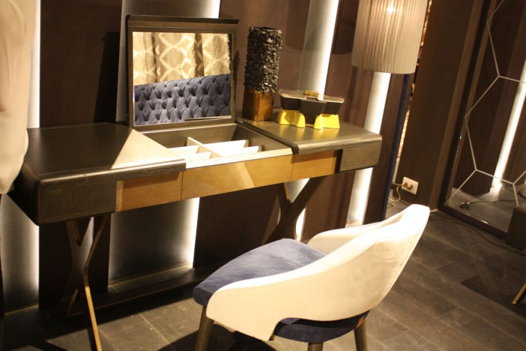 15 Makeup Vanity Ideas for 2026 That Make the Flimsy Bedroom Desk Look ...
