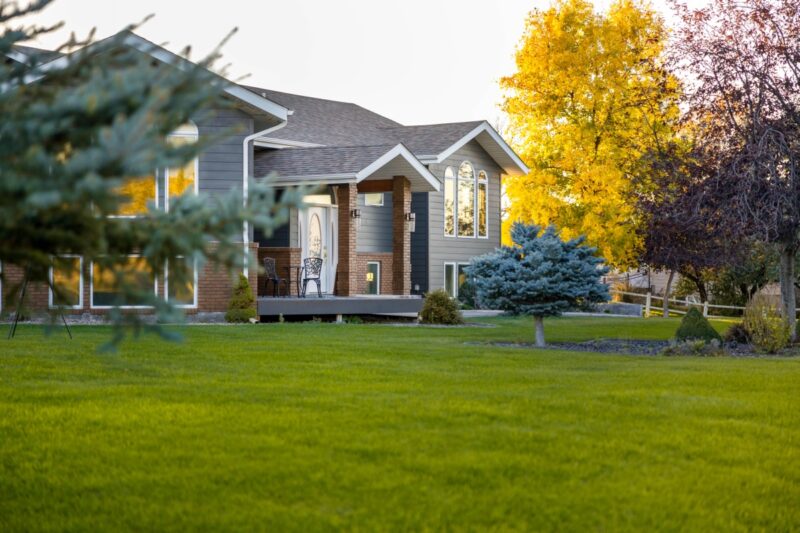 8 Front Yard Trends That Will Make Your Home Look Outdated in 2026