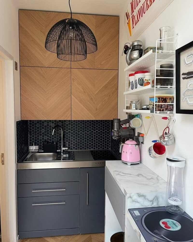 12 Small Kitchen Layouts That Make Tiny Spaces Feel Surprisingly ...