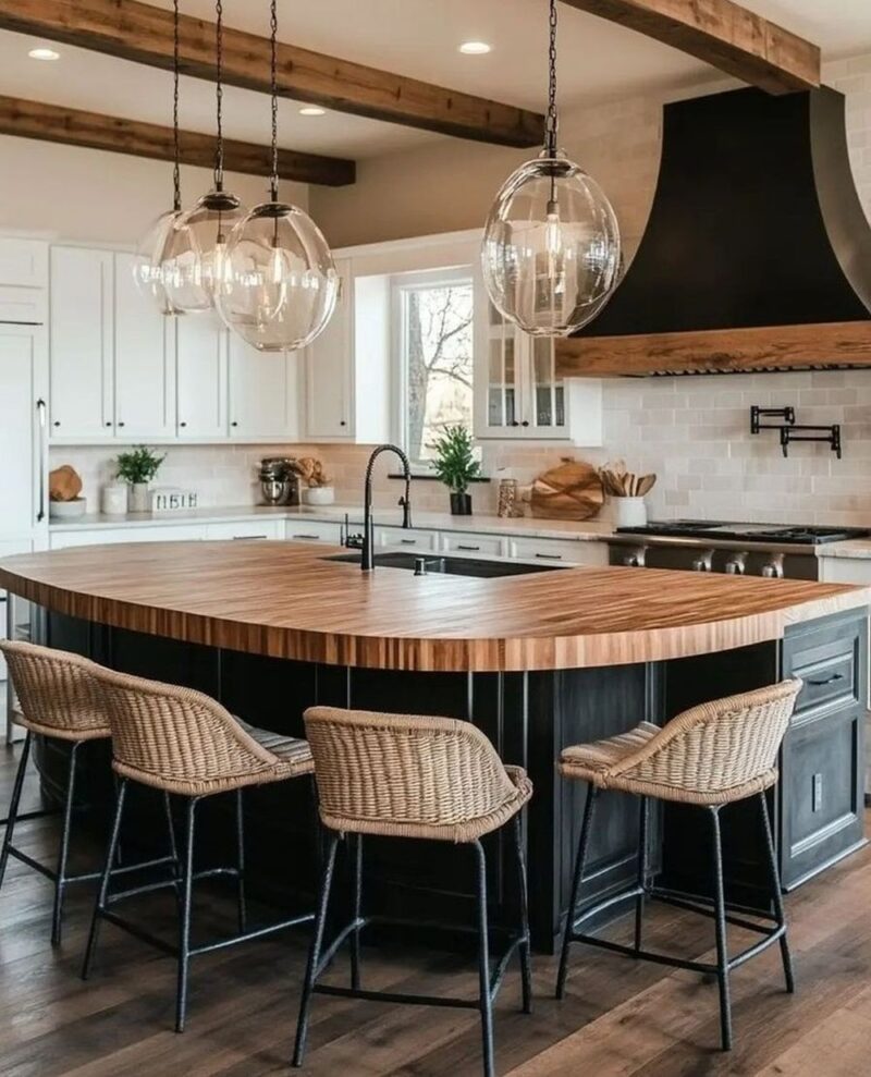 12 Kitchen Islands I’m Choosing Instead of the Classic Rectangle This Year