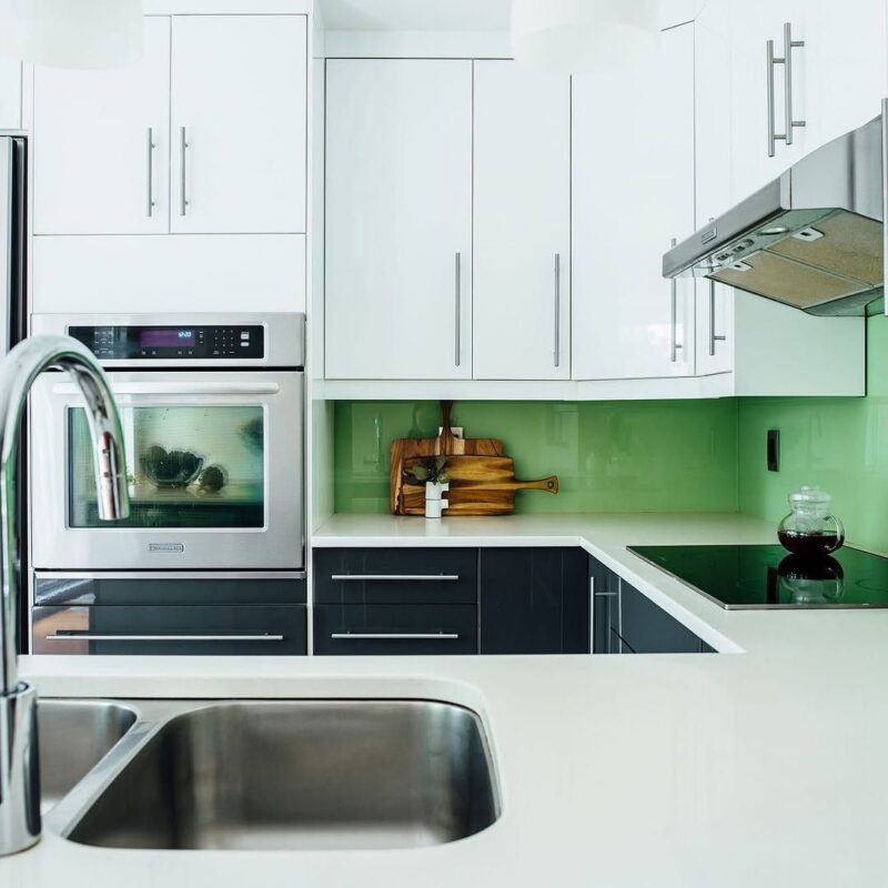 16 Glass Backsplash Ideas for 2026 That Replace Tile Lines With ...