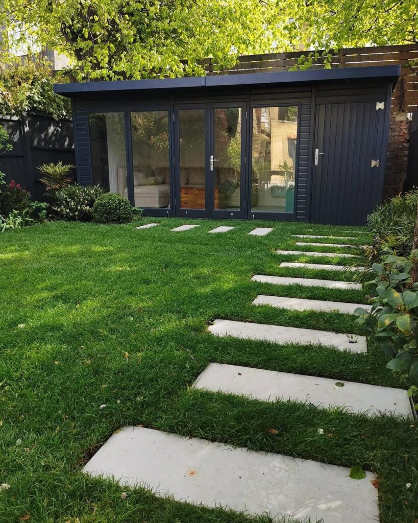 21 Backyard Pathway Ideas for 2026 Where Stepping Stone Layouts Replace ...