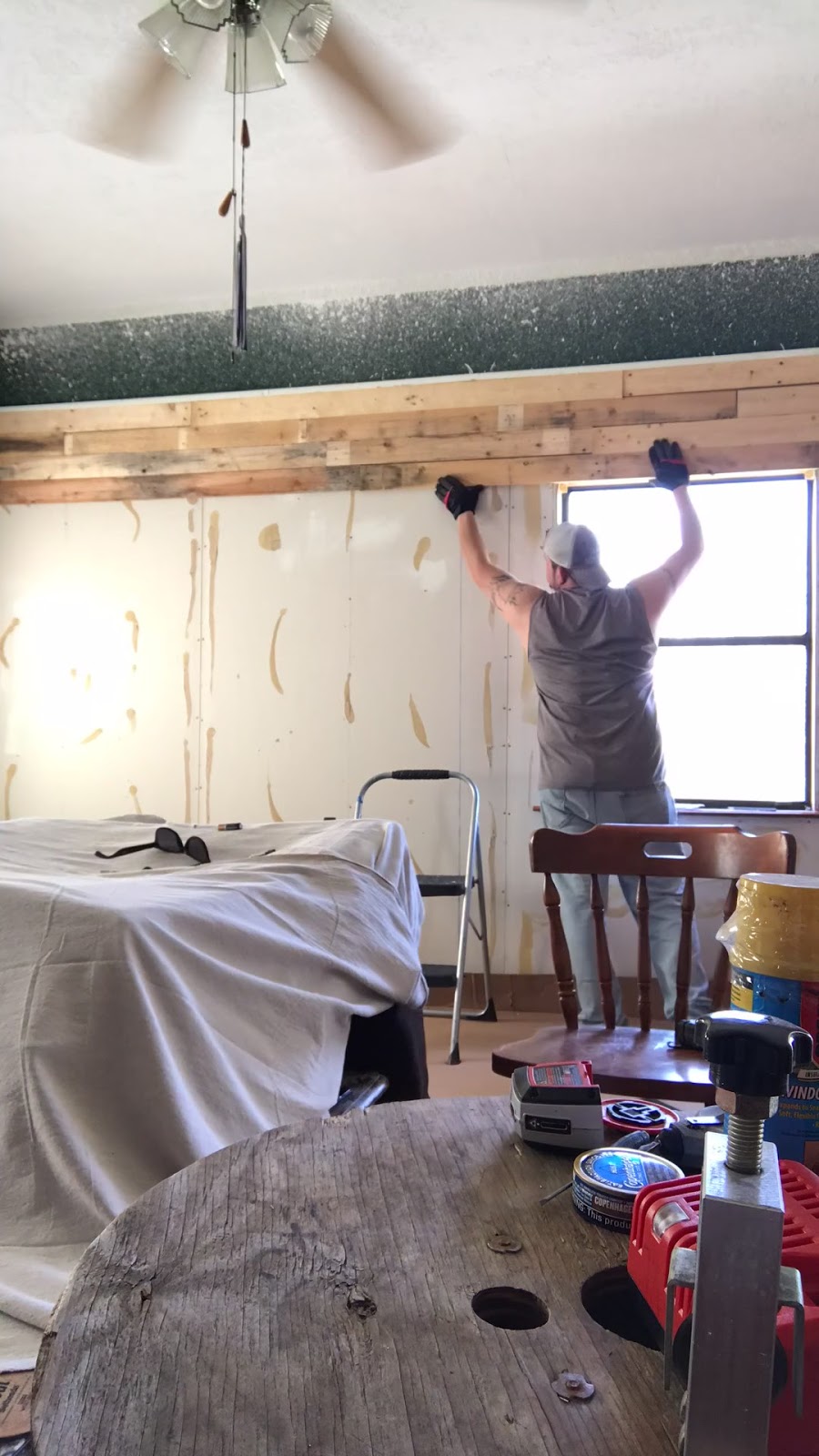 They Removed the Old Wood Paneling and Replaced It With Boards From 10 Pallets