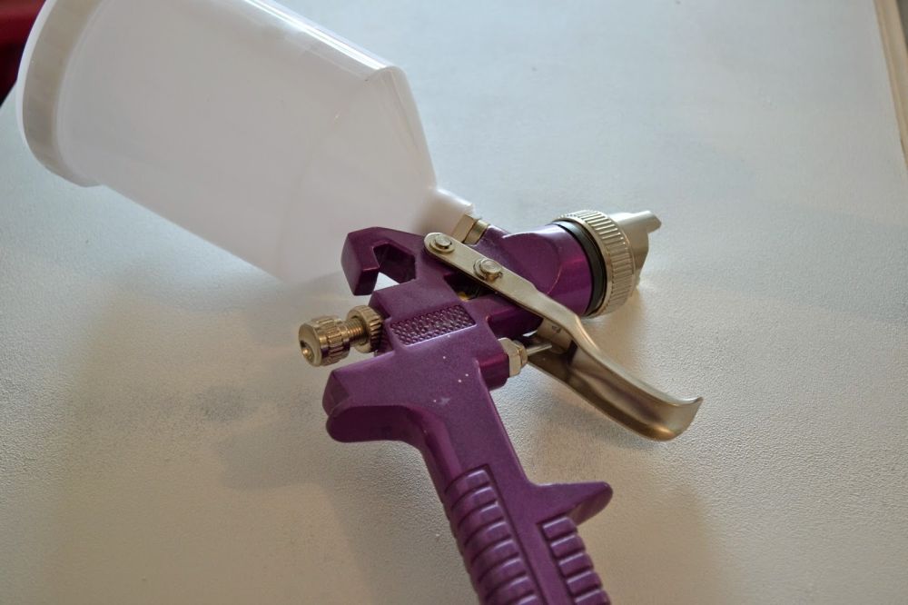 A Spray Gun Handled the First White Coat