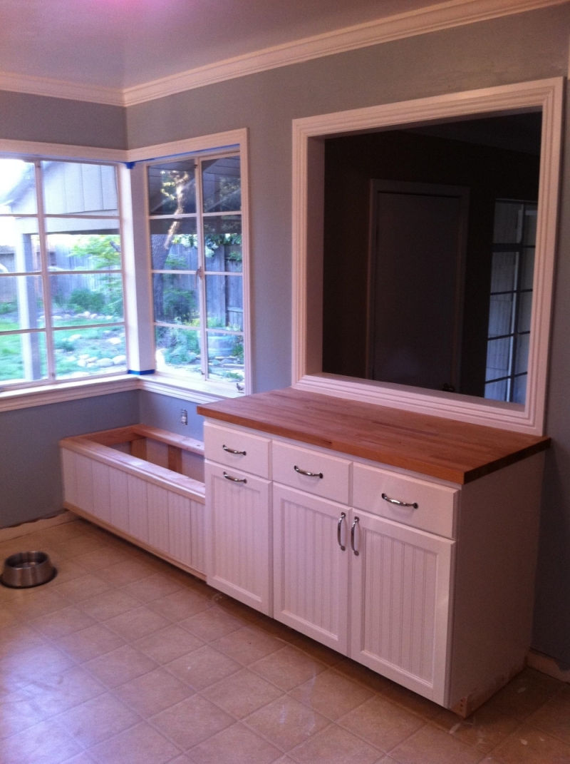 A built-in bench replaced the empty space beneath the windows